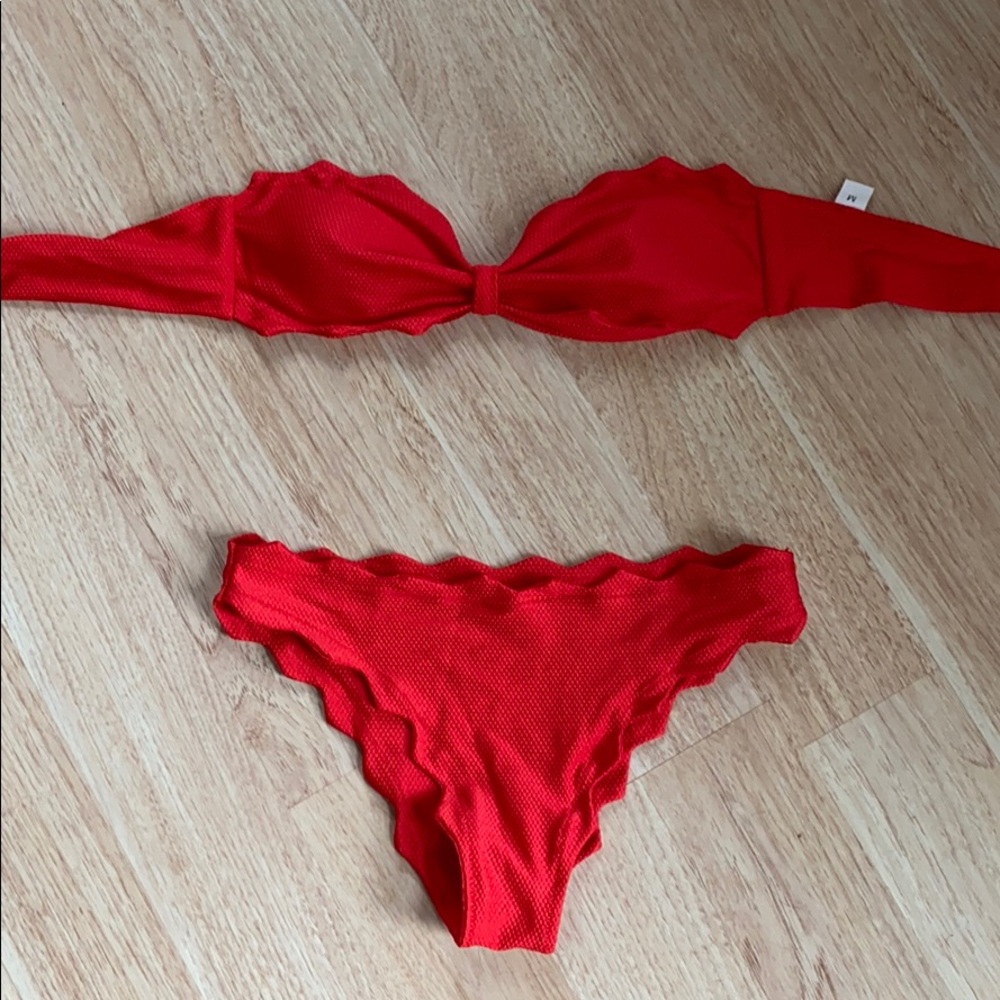 Red bikini - Picture 2 of 2
